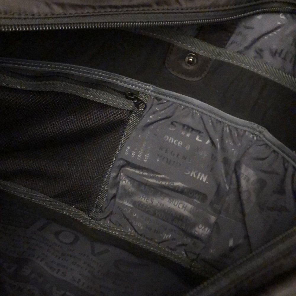 Lululemon black laptop Urban Yogini bag. EUC - Picture 7 of 11